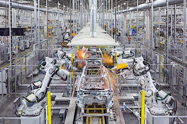而沃尔沃,戴姆勒及部分汽车零部件制造商则表示,其在华工厂已重新投入